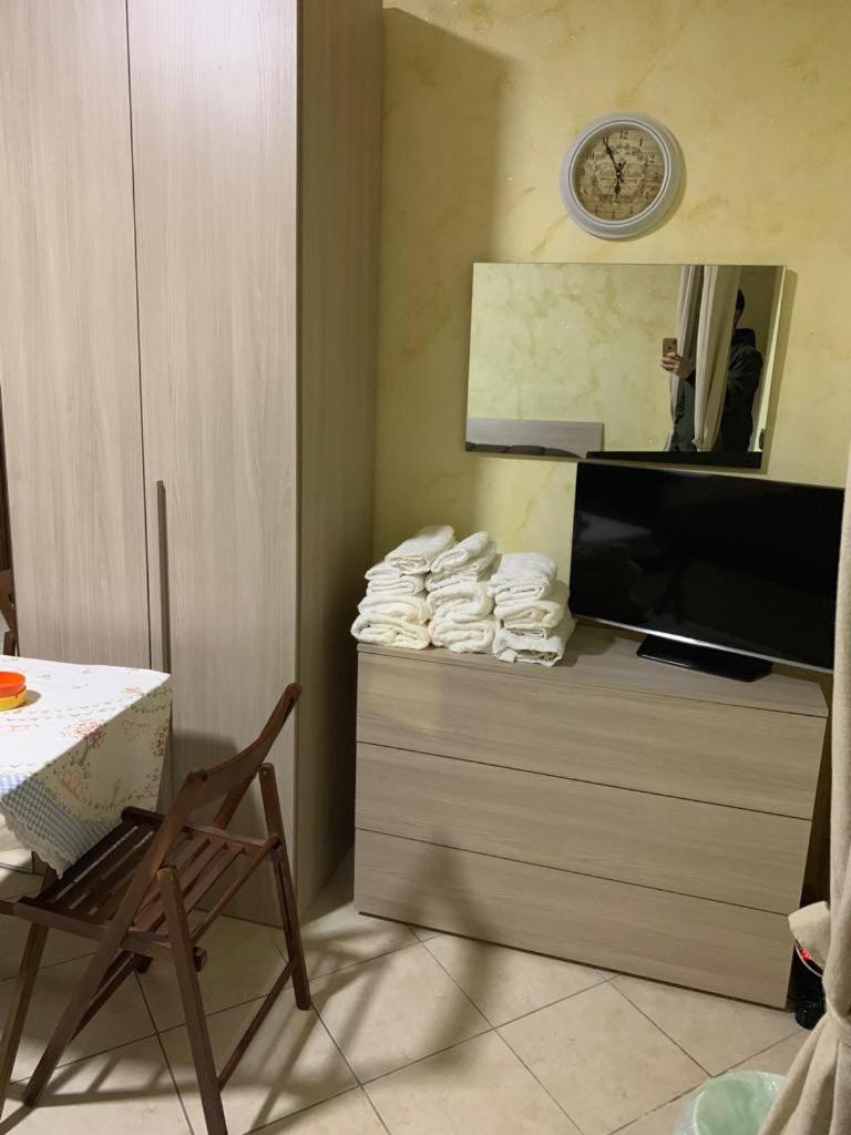 Airport Bedroom House *